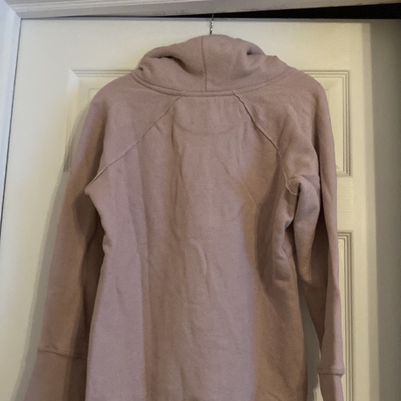 Calvin Klein performance sweatshirt muted pink/lavender color with cowel neck - Picture 4 of 5